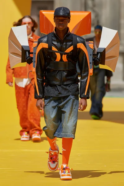 Look 29